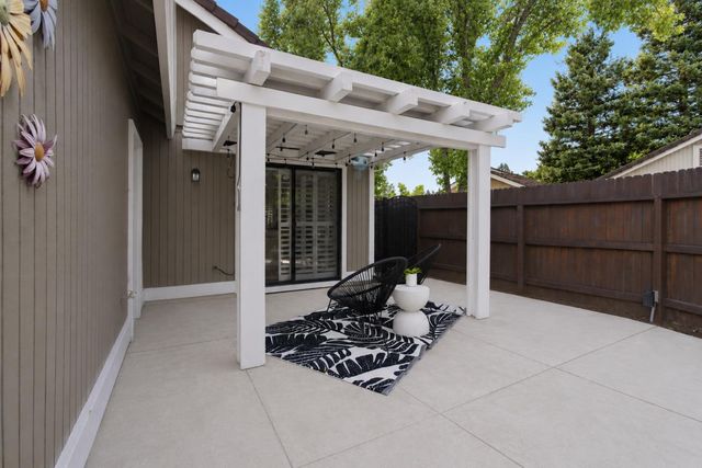 1615 Woodhill Dr, Roseville, CA 95661