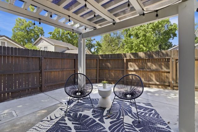 1615 Woodhill Dr, Roseville, CA 95661