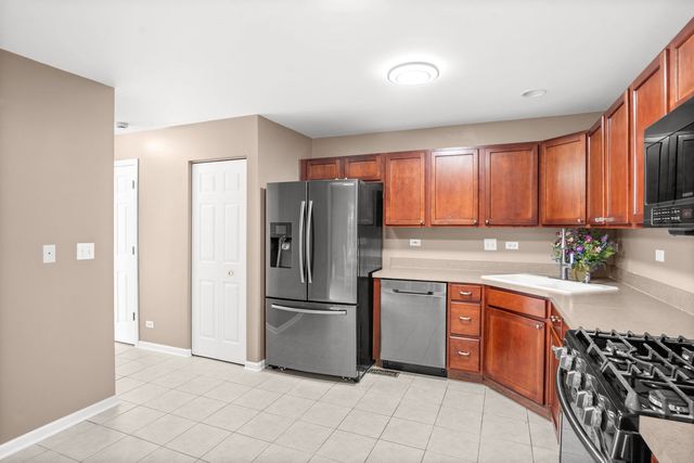 2222 Foxmoor Lane 2222, Aurora, IL 60502