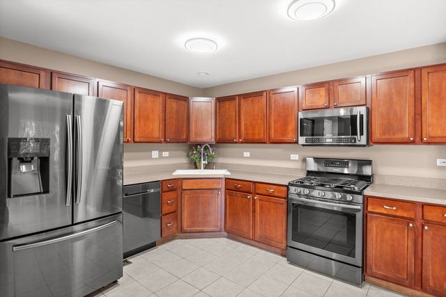 2222 Foxmoor Lane 2222, Aurora, IL 60502