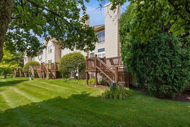 2222 Foxmoor Lane 2222, Aurora, IL 60502