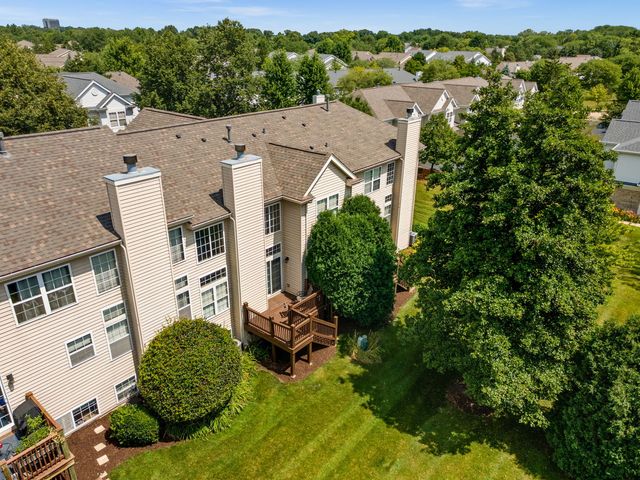 2222 Foxmoor Lane 2222, Aurora, IL 60502