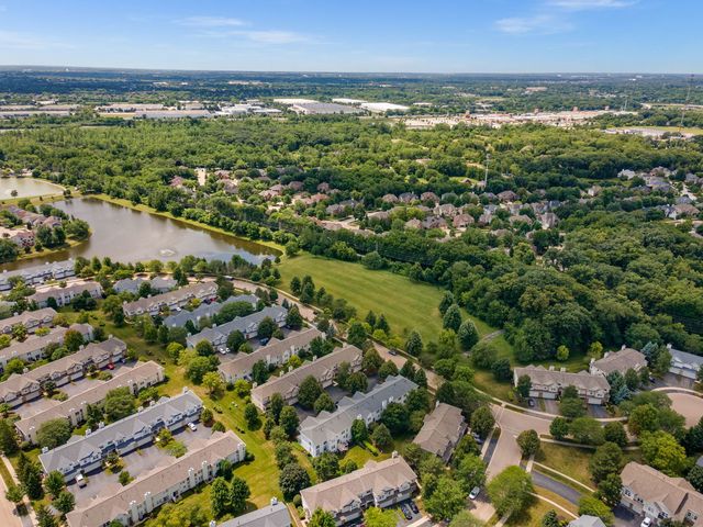 2222 Foxmoor Lane 2222, Aurora, IL 60502