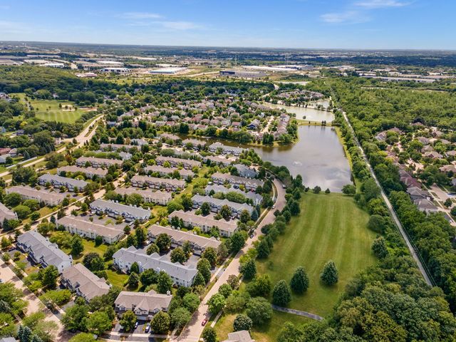 2222 Foxmoor Lane 2222, Aurora, IL 60502