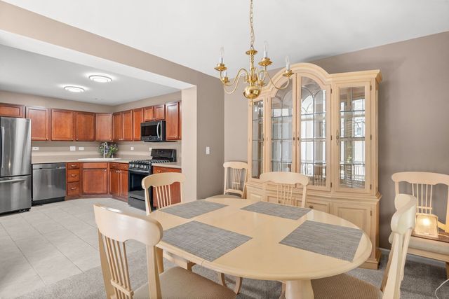2222 Foxmoor Lane 2222, Aurora, IL 60502