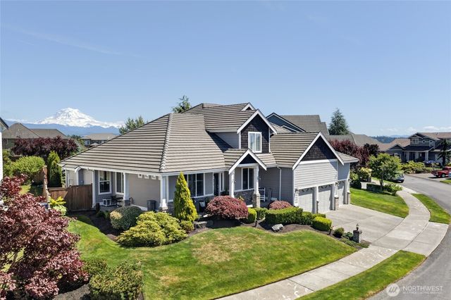 32 Mount Rainier Loop E, Bonney Lake, WA 98391