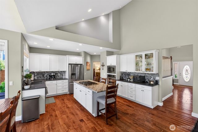32 Mount Rainier Loop E, Bonney Lake, WA 98391