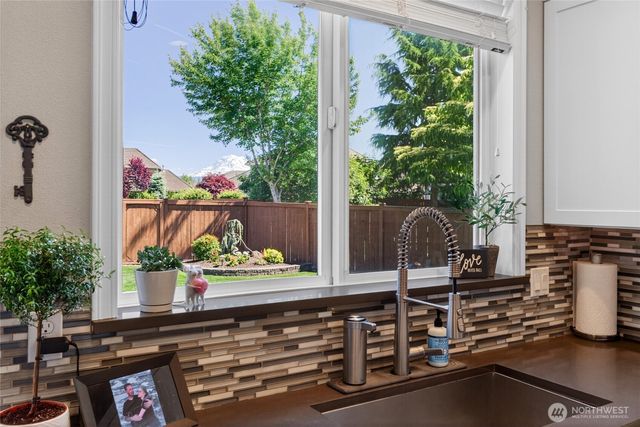 32 Mount Rainier Loop E, Bonney Lake, WA 98391