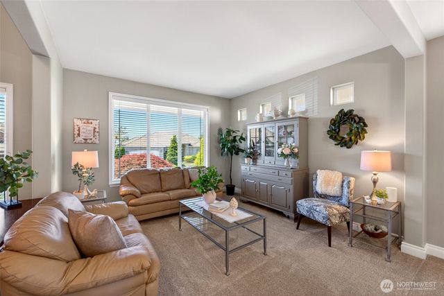 32 Mount Rainier Loop E, Bonney Lake, WA 98391