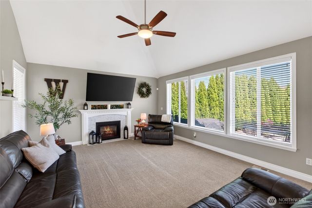 32 Mount Rainier Loop E, Bonney Lake, WA 98391