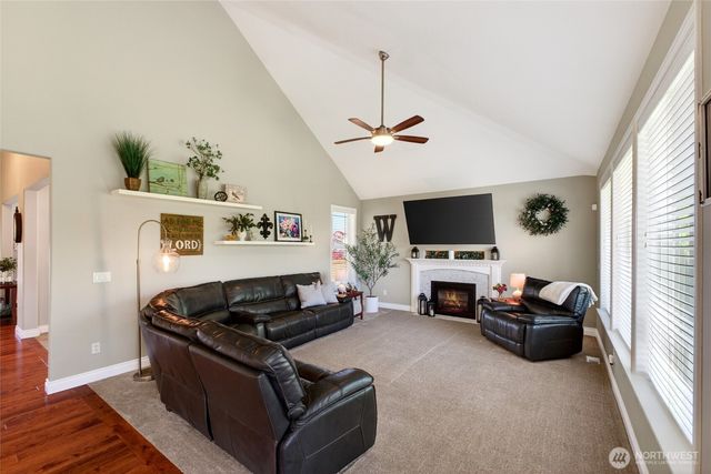 32 Mount Rainier Loop E, Bonney Lake, WA 98391