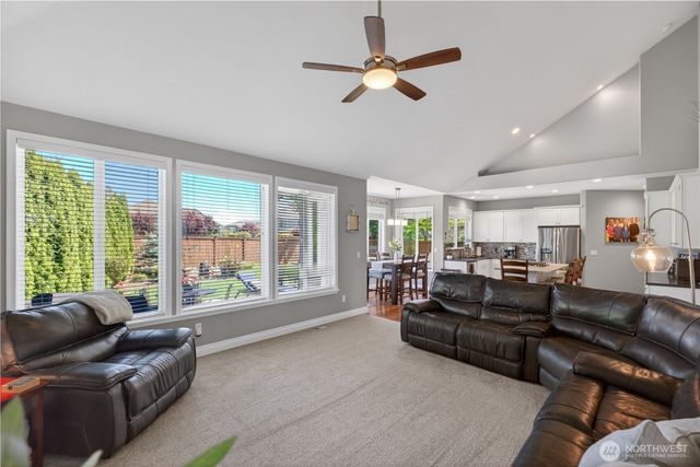 32 Mount Rainier Loop E, Bonney Lake, WA 98391