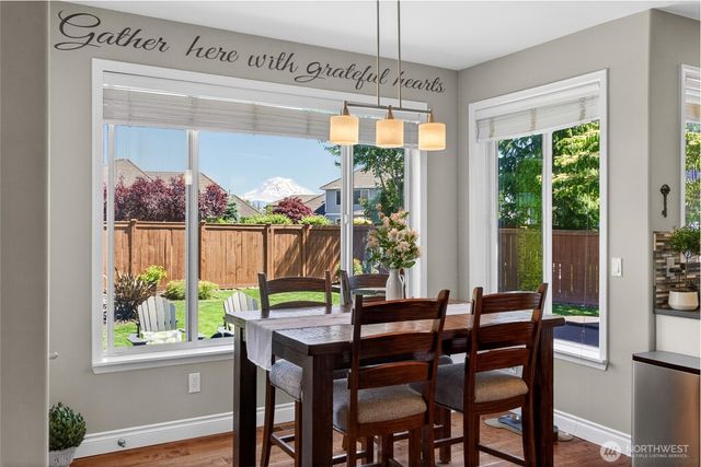 32 Mount Rainier Loop E, Bonney Lake, WA 98391
