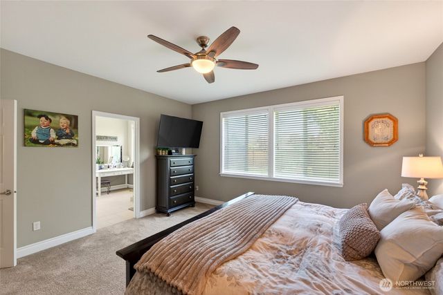 32 Mount Rainier Loop E, Bonney Lake, WA 98391