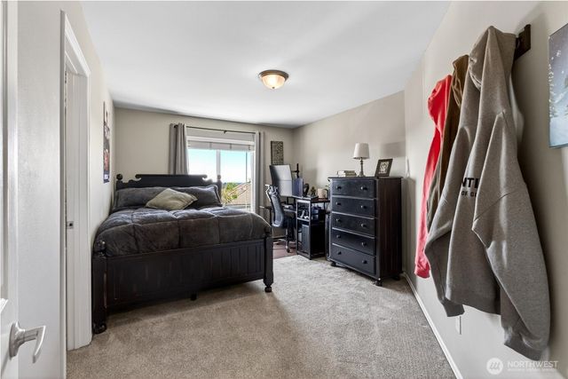 32 Mount Rainier Loop E, Bonney Lake, WA 98391