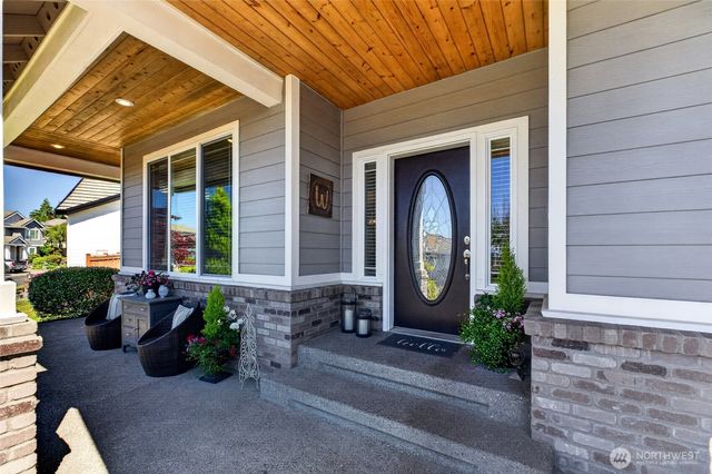 32 Mount Rainier Loop E, Bonney Lake, WA 98391