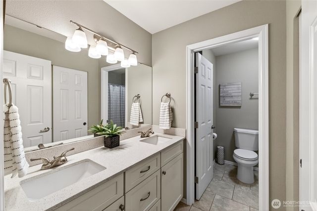 32 Mount Rainier Loop E, Bonney Lake, WA 98391