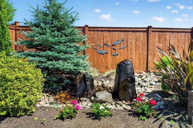 32 Mount Rainier Loop E, Bonney Lake, WA 98391