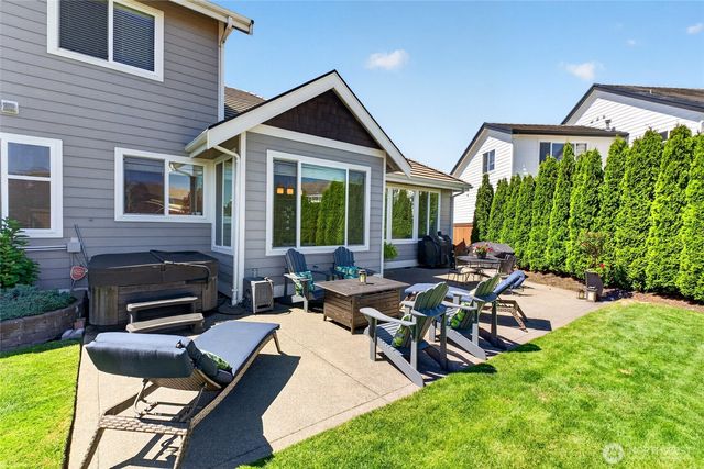 32 Mount Rainier Loop E, Bonney Lake, WA 98391