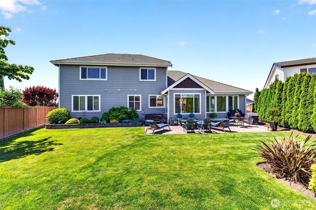 32 Mount Rainier Loop E, Bonney Lake, WA 98391