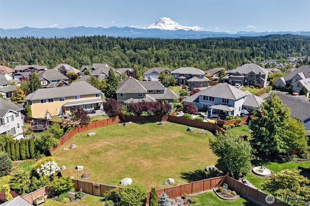 32 Mount Rainier Loop E, Bonney Lake, WA 98391