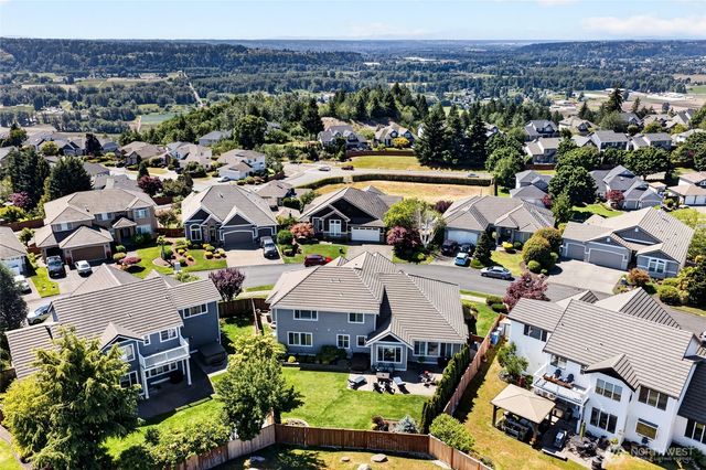 32 Mount Rainier Loop E, Bonney Lake, WA 98391