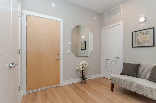 650 N Morgan Street 202, Chicago, IL 60642