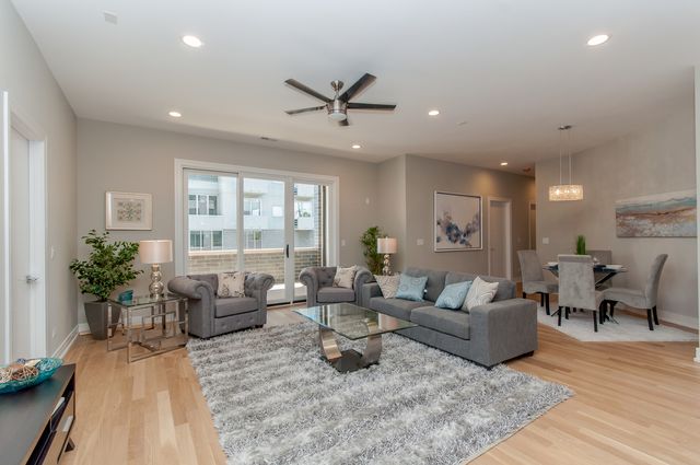 650 N Morgan Street 202, Chicago, IL 60642