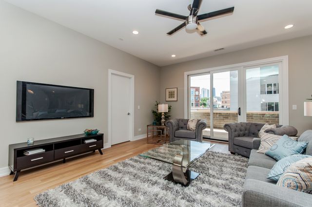 650 N Morgan Street 202, Chicago, IL 60642