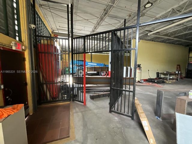 611 NW 11th St, Miami, FL 33136