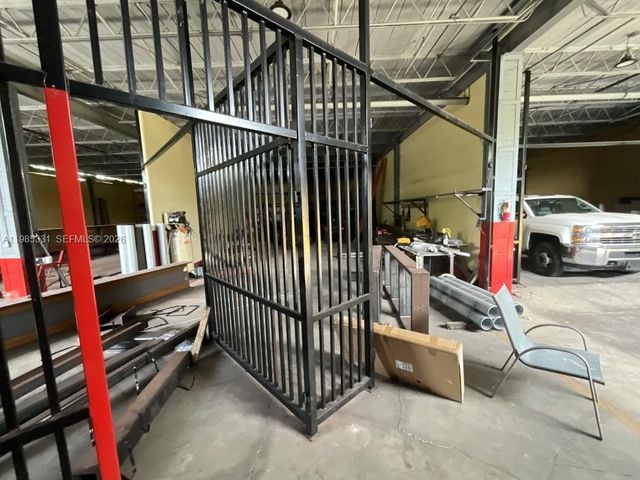 611 NW 11th St, Miami, FL 33136