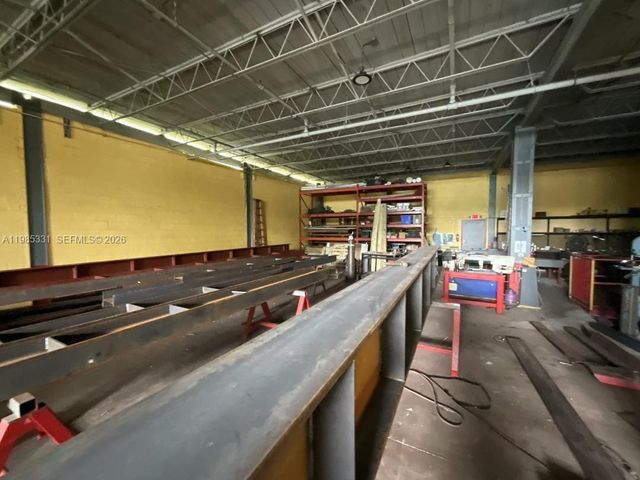 611 NW 11th St, Miami, FL 33136