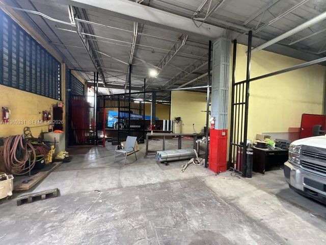 611 NW 11th St, Miami, FL 33136