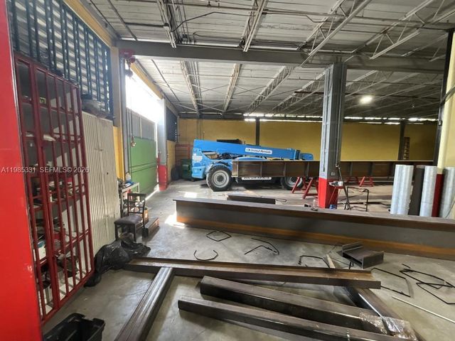 611 NW 11th St, Miami, FL 33136