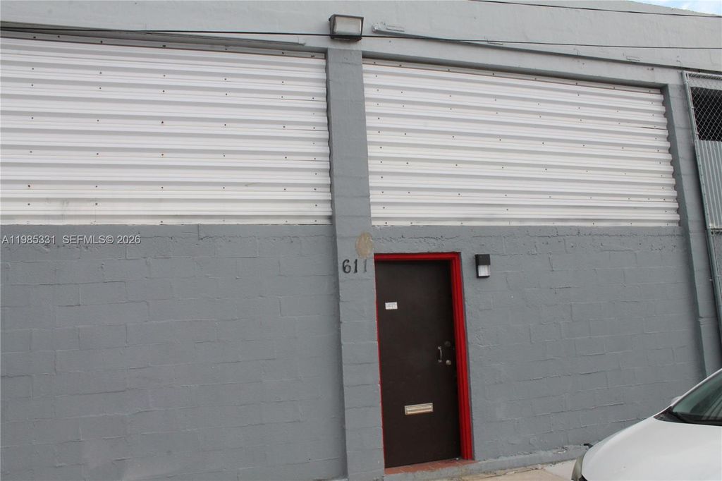 611 NW 11th St, Miami, FL 33136