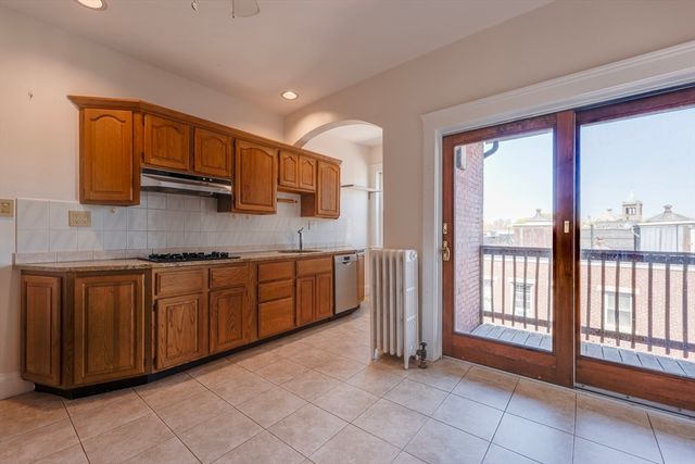 1269 Commonwealth Ave 11, Boston, MA 02134