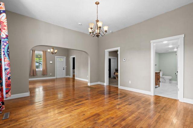 630 N Forest Avenue, Springfield, MO 65802
