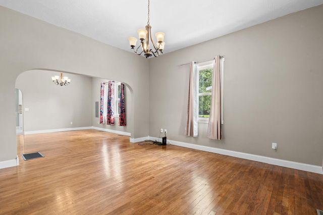 630 N Forest Avenue, Springfield, MO 65802