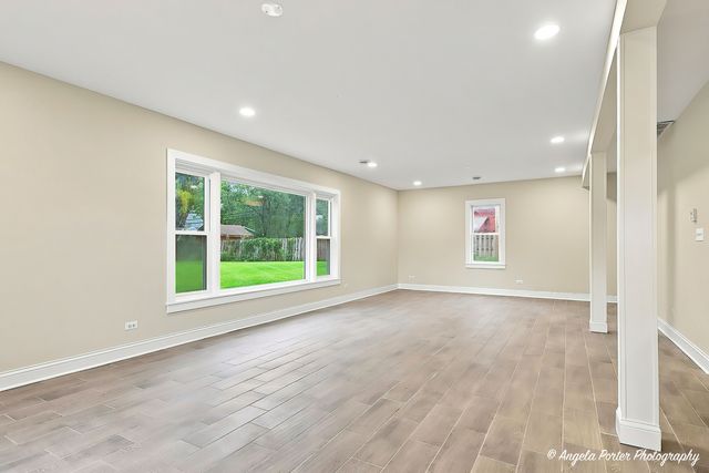4604 Lakeshore Drive, Mchenry, IL 60050