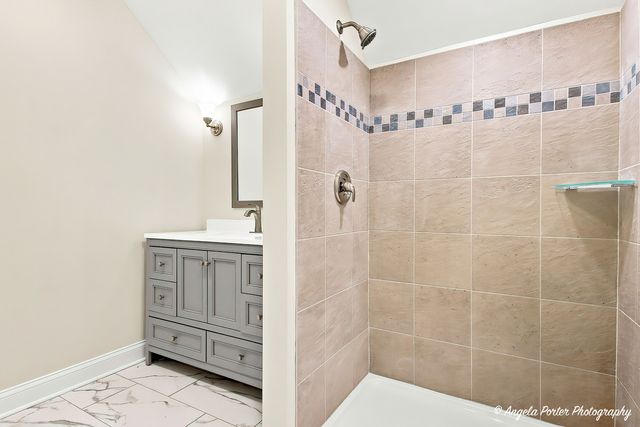 4604 Lakeshore Drive, Mchenry, IL 60050