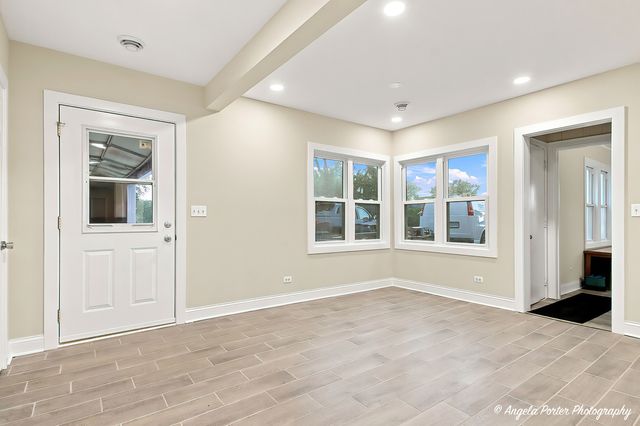 4604 Lakeshore Drive, Mchenry, IL 60050