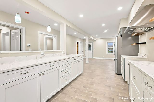 4604 Lakeshore Drive, Mchenry, IL 60050