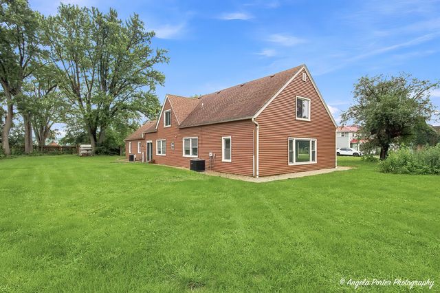 4604 Lakeshore Drive, Mchenry, IL 60050