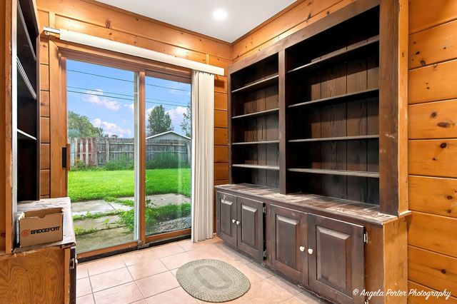 4604 Lakeshore Drive, Mchenry, IL 60050
