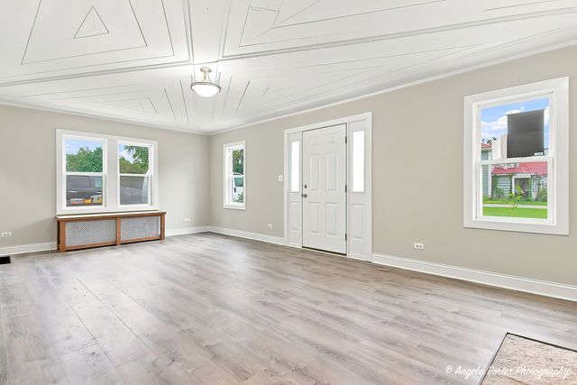 4604 Lakeshore Drive, Mchenry, IL 60050