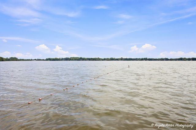 4604 Lakeshore Drive, Mchenry, IL 60050