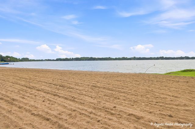 4604 Lakeshore Drive, Mchenry, IL 60050