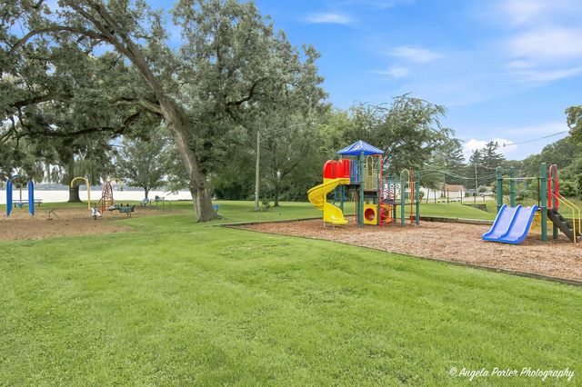 4604 Lakeshore Drive, Mchenry, IL 60050