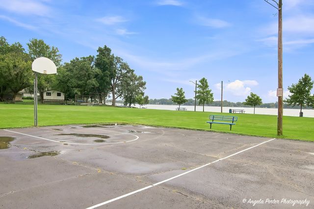 4604 Lakeshore Drive, Mchenry, IL 60050