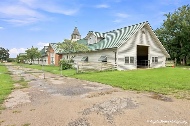 4604 Lakeshore Drive, Mchenry, IL 60050